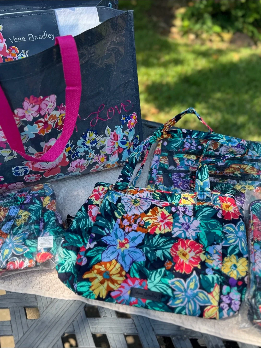 Vera Bradley Navy Quilted & Bright Floral Print “Happy Blooms” NEW 5 items - Picture 14 of 16